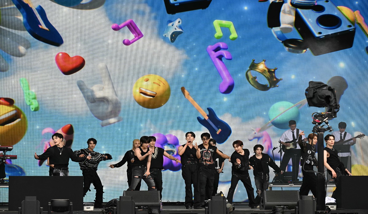 Seventeen Cetak Sejarah di Glastonbury