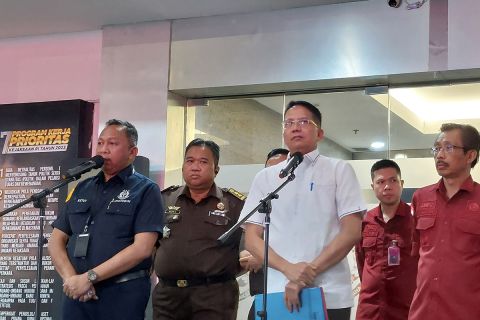 Konferensi pers pengumuman tersangka kasus dugaan korupsi emas Antam.