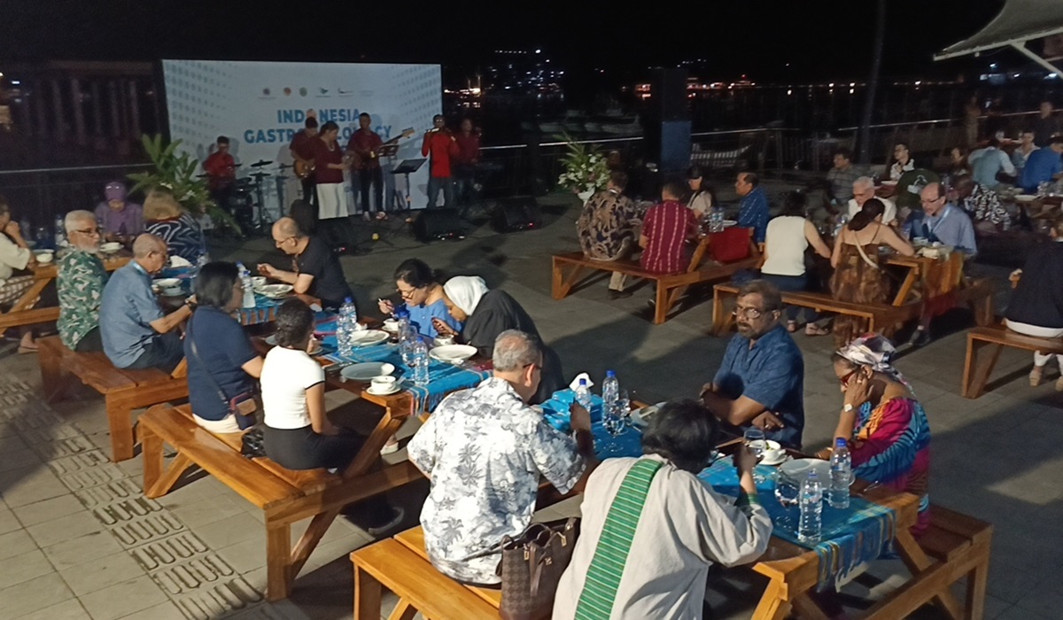 Duta besar negara-negara sahabat menikmati hidangan seafood di Labuan Bajo, NTT.