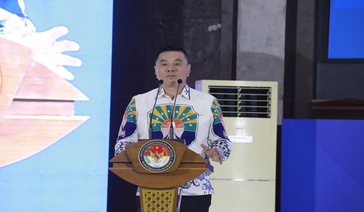 Bupati Kaimana Freddy Thie saat menjadi pembicara di kuliah umum IPDN.