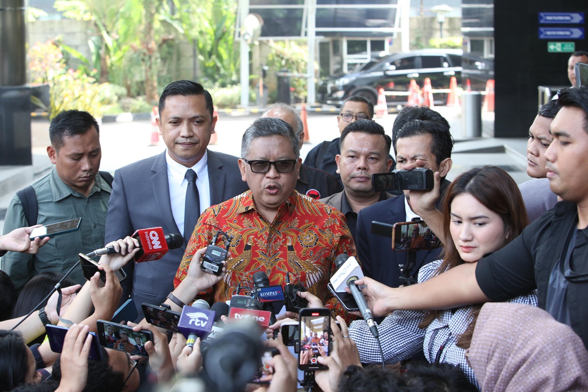 Jubir PDIP Chico Hakim menegaskan penyitaan barang milik staf Sekjen PDIP Hasto Kristiyanto, yakni Kusnadi, merupakan perampasan paksa.