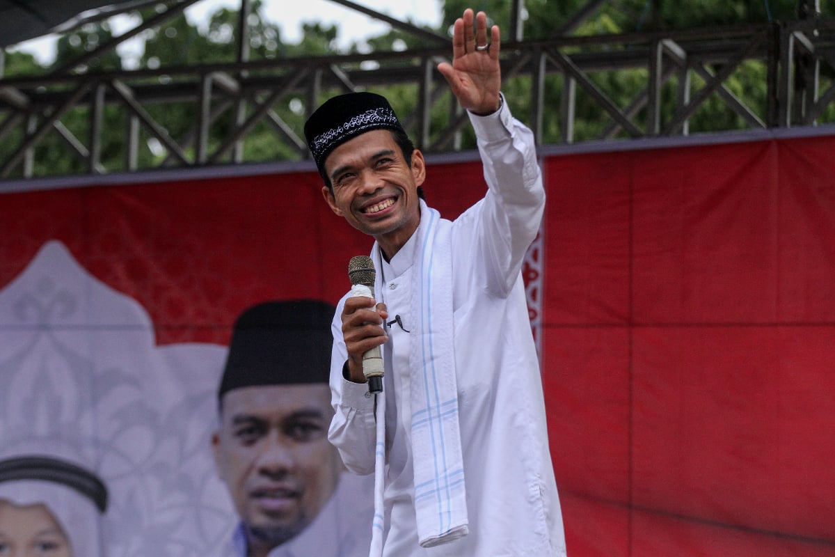 Ustad Abdul Somad (UAS) memberikan tausyiah pada tabliq Akbar di Lapangan Hiraq, Lhokseumawe, Aceh