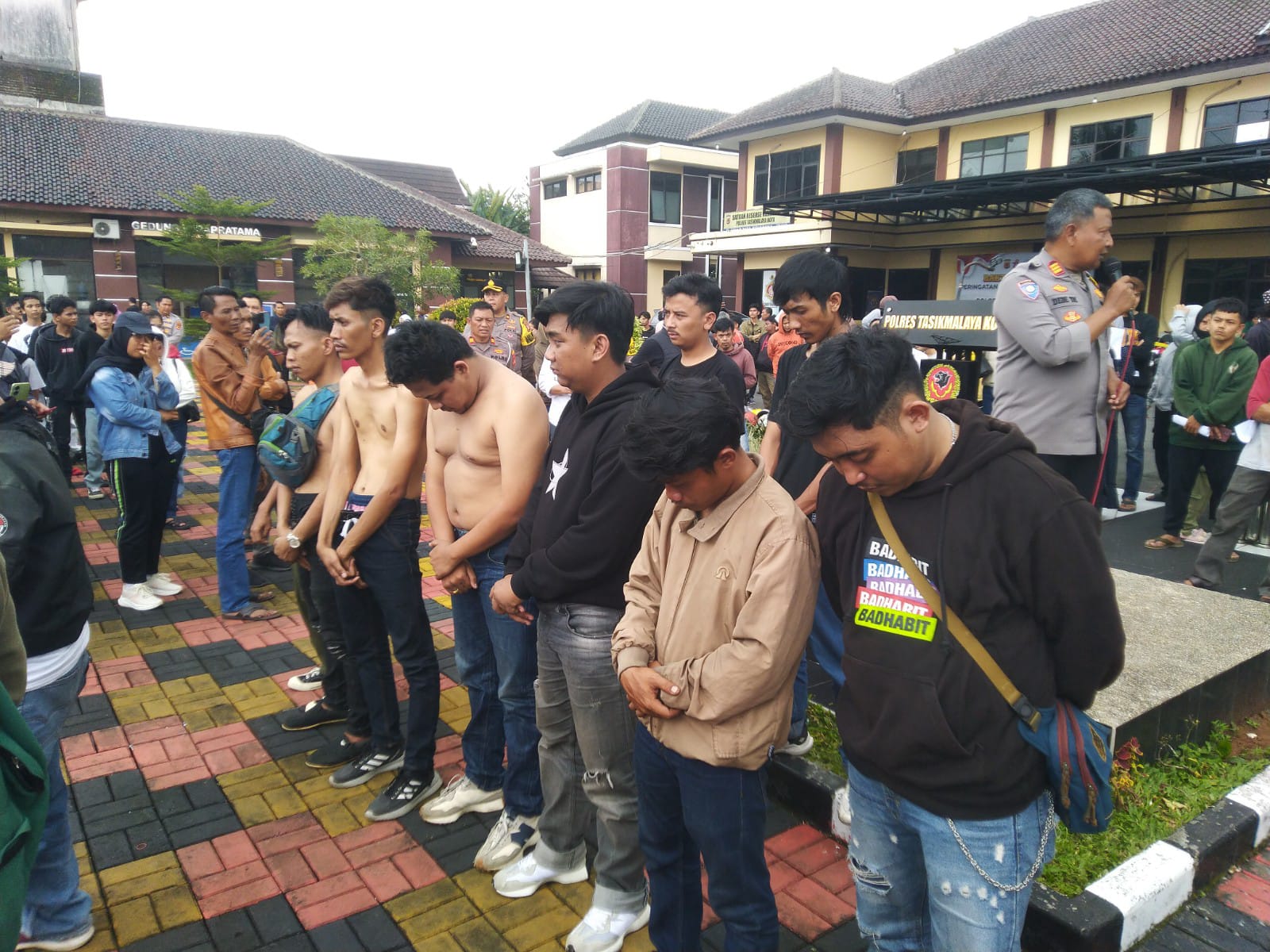 Polisi menangkap sejumlah anggota geng motor