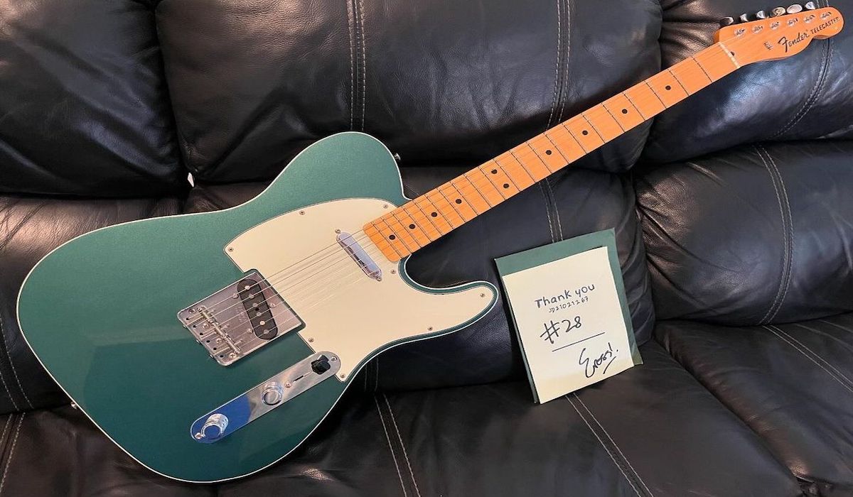 Gitar Eross Sheila on 7 dilelang untuk bantu Gaza