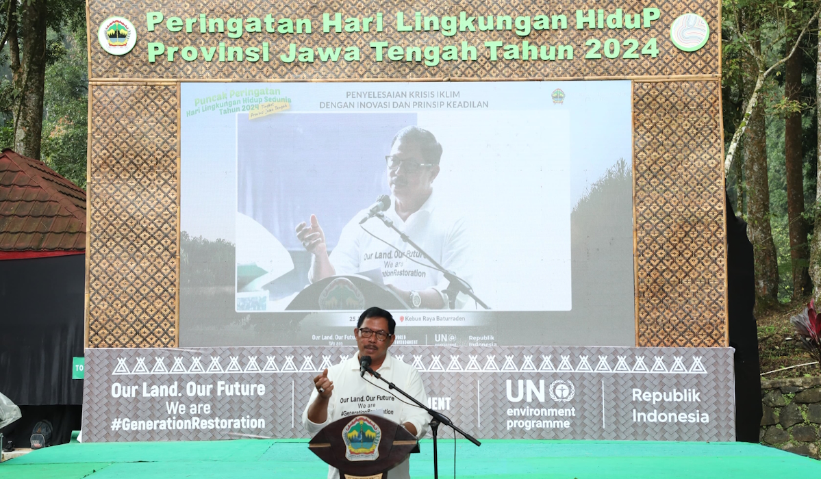 Pj Gubernur Jateng Nana Sudjana saat menghadiri peringatan Hari Lingkungan Hidup Sedunia tingkat Provinsi Jawa Tengah