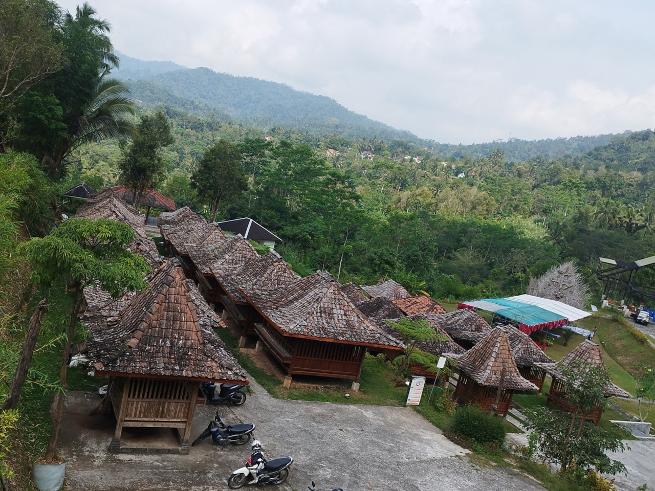 Rajendra Farm di Kulon Progo, Daerah Istimewa Yogyakarta, menyediakan layanan peternakan yang sangat lengkap. 