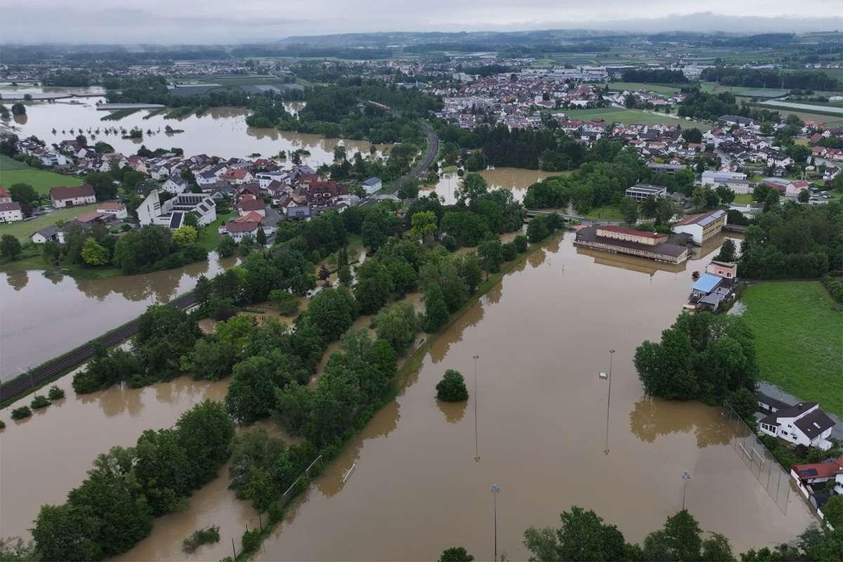 Banjir besar yang disebabkan oleh hujan deras di Jerman selatan telah menyebabkan setidaknya empat orang tewas.