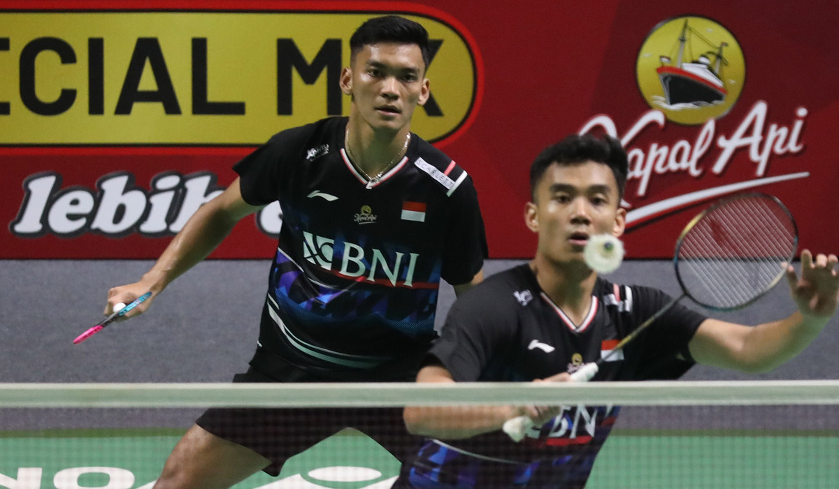Pebulu tangkis ganda putra Indonesia Muhammad Shohibul Fikri dan Bagas Maulana di Indonesia Terbuka 2024.