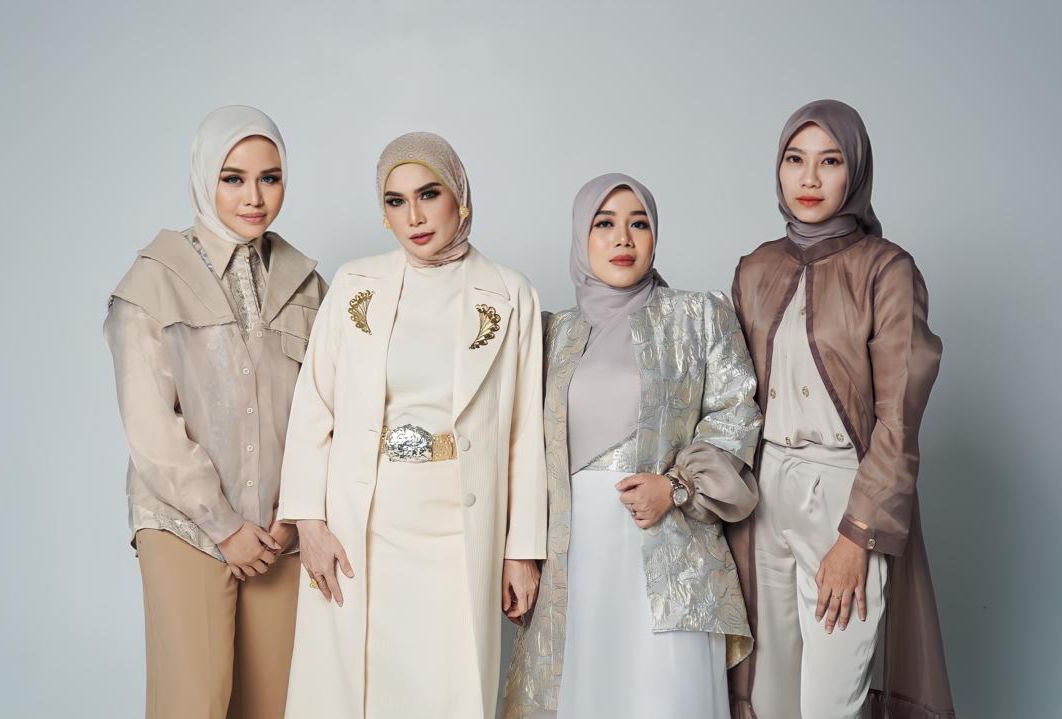 Koleksi khusus siap ditampilkan di ASEAN International Fashion Week. 
