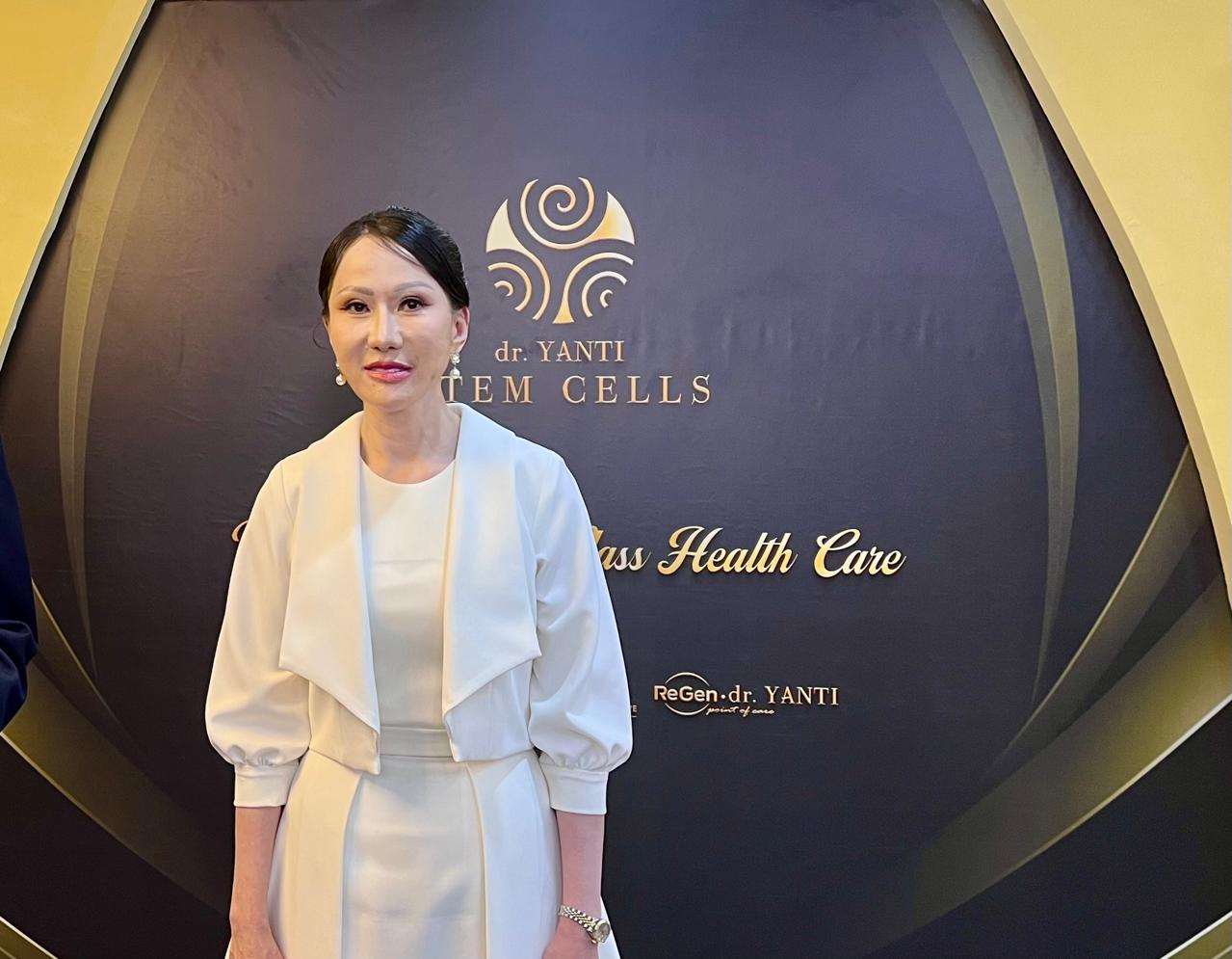 Yanti Kushmiran, dokter ahli stem cell pendiri Klinik dr. Yanti Stem Cells.