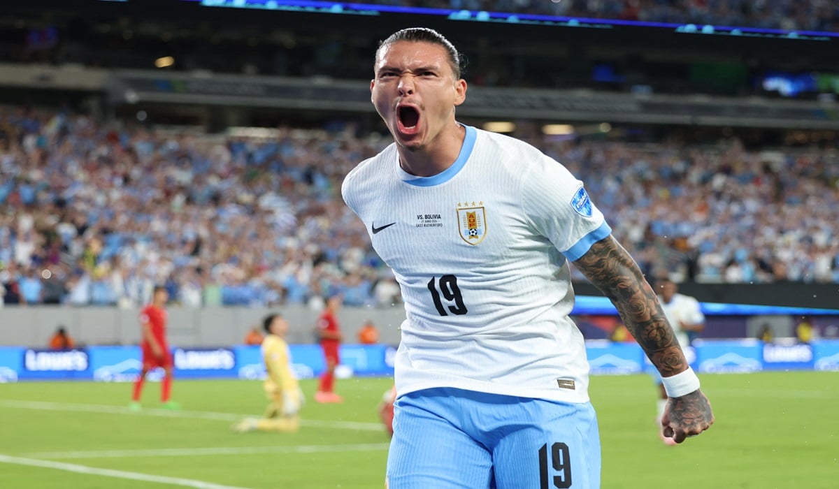 Penyerang Uruguay Darwin Nunez melakukan selebrasi usai menjebol gawang Bolivia di laga Copa America.