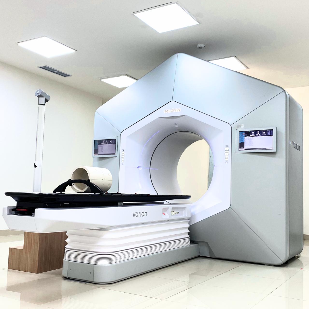 LINAC dan Cathlab meningkatkan kualitas diagnosis dan pengobatan penyakit kritis seperti kanker, penyakit jantung, dan gangguan saraf.