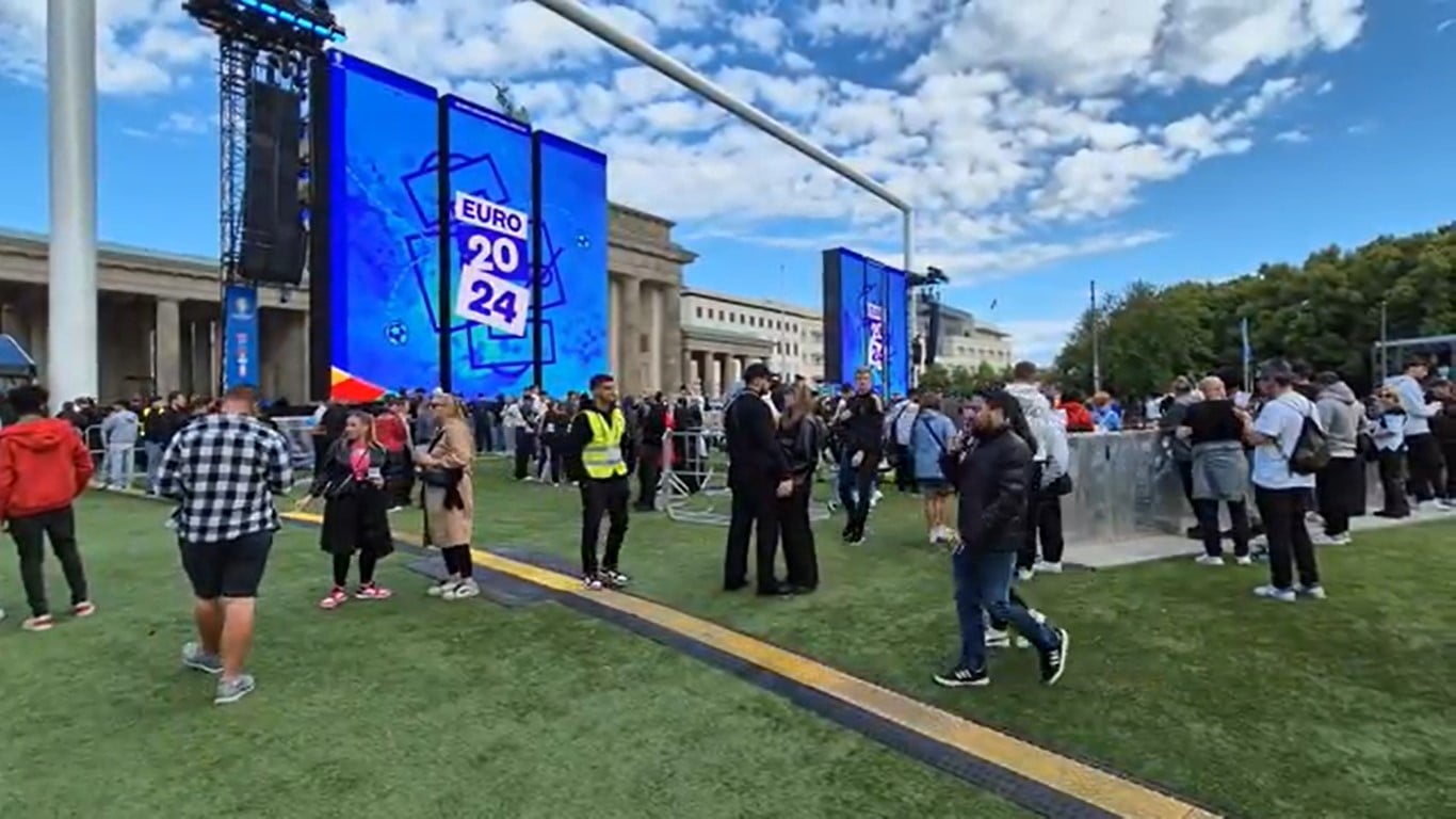 fan zone Piala Eropa 2024 di Berlin, Jerman