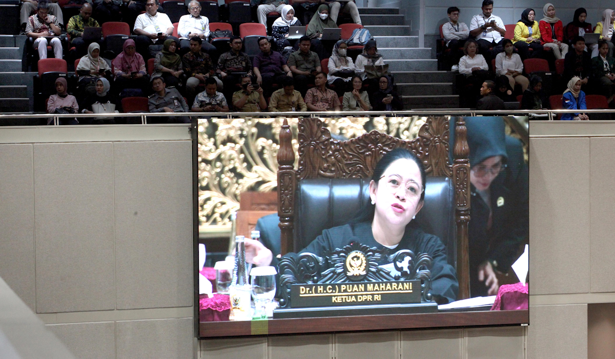 Ketua DPR RI Puan Maharani memimpin rapat paripurna 