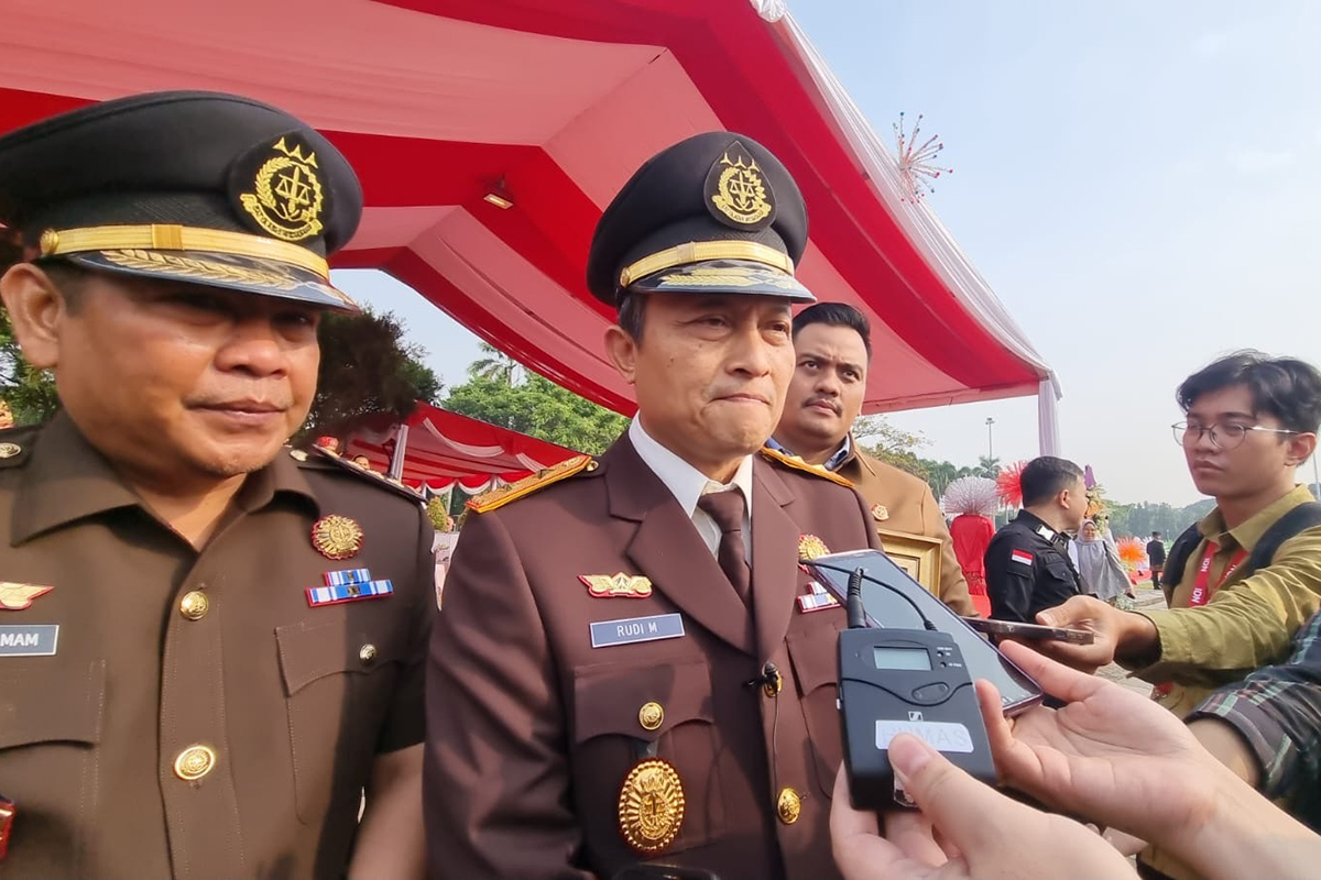 Kepala Kejaksaan DKI Jakarta Rudi Margono (kedua dari kiri).