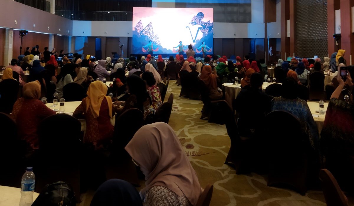 Pembekalan ilmu dan motivasi oleh Dharma Wanita BKKBN kepada seluruh anggota baik di daerah dan provinsi dalam mengurangi tengkes.