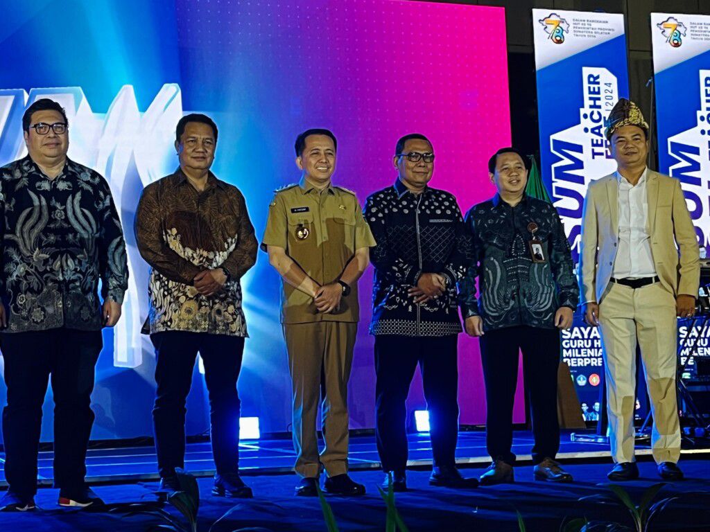 Pj Gubernur Sumatera Selatan Agus Fatoni beserta jajaran Media Group Saat membuka Sumsel Teacher Fest 2024, Senin (10/6/2024).
