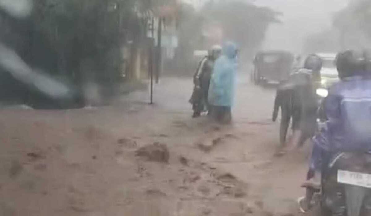 Hujan Lebat, Jalur Karangasm-Denpasar Terjadi Tanah Longsor danBanjir Bandang