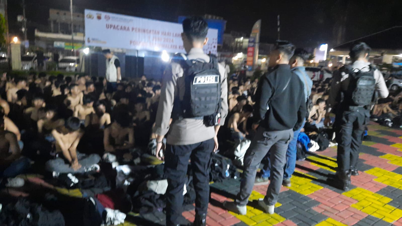 Penangkapan ratusan geng motor di Tasikmalaya oleh aparat gabungan Polri, TNI dan Satpol PP