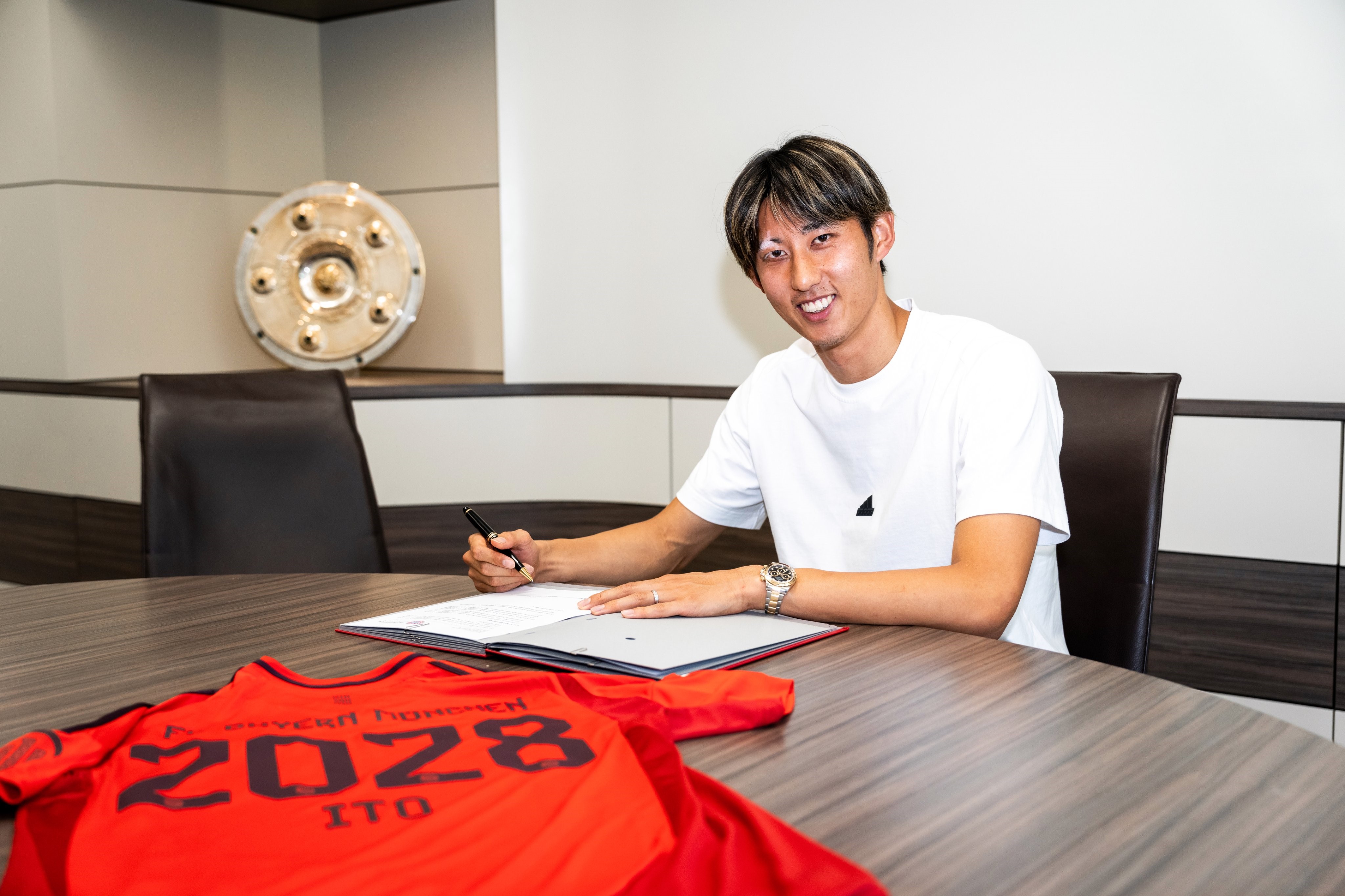 Bayern Muenchen mendatangkan bek timnas Jepang, Hiroki Ito,