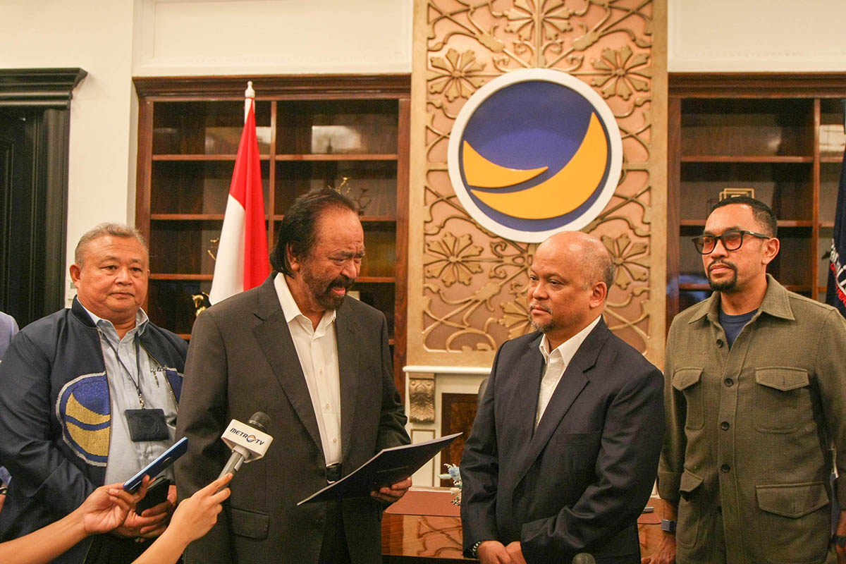 Ilham Akbar Habibie (kedua kanan).