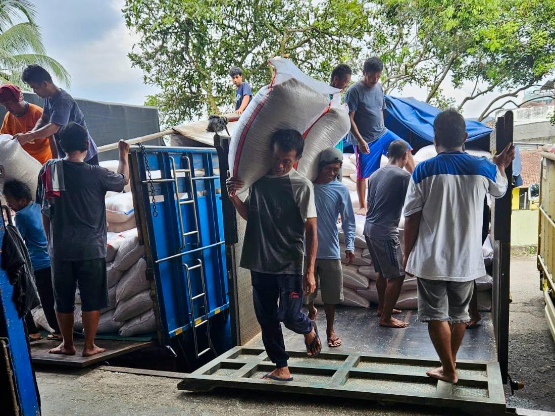 Bulog Jawa Barat Serap Beras Petani Lebihi Target