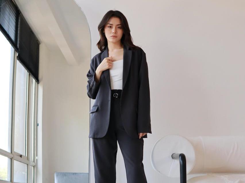 Busana nyaman dan forman jadi gaya tren fashion kantoran terbaru