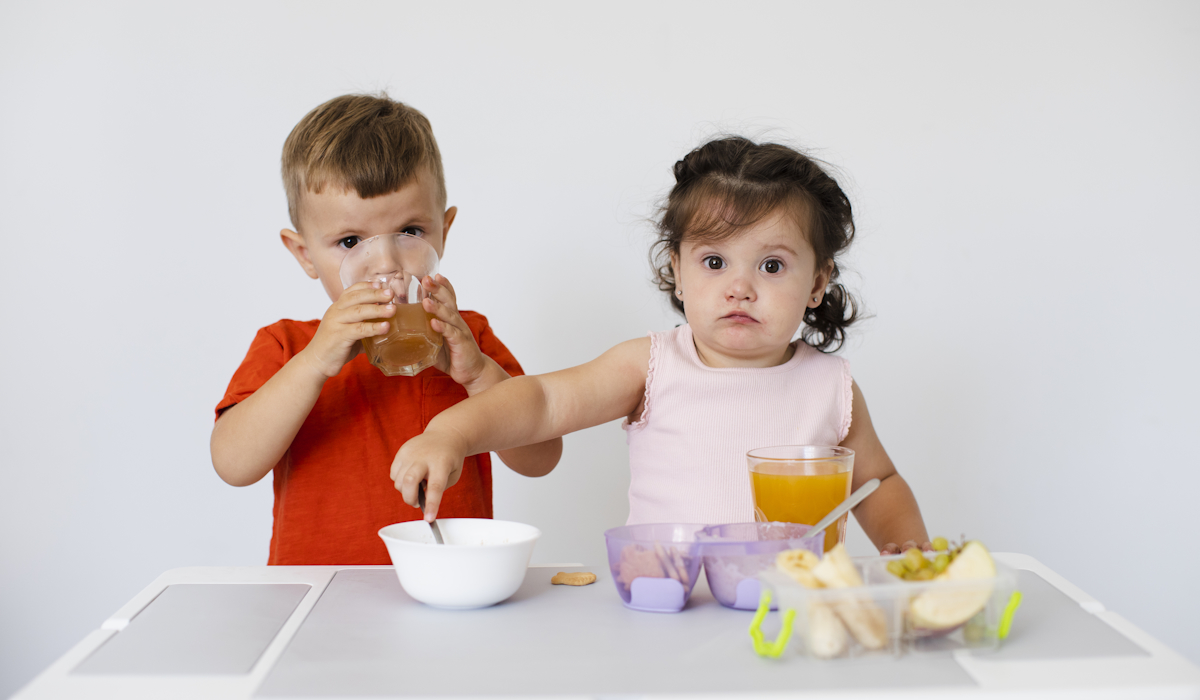Ilustrasi anak makan