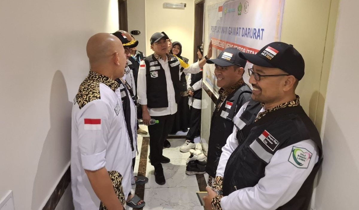 Tim monitoring dan evaluasi (monev) Kemenag memantau pos pelayanan gawat darurat di Abraj Taba Tower Sektor 2 Daker Madinah Jumat (31/5).