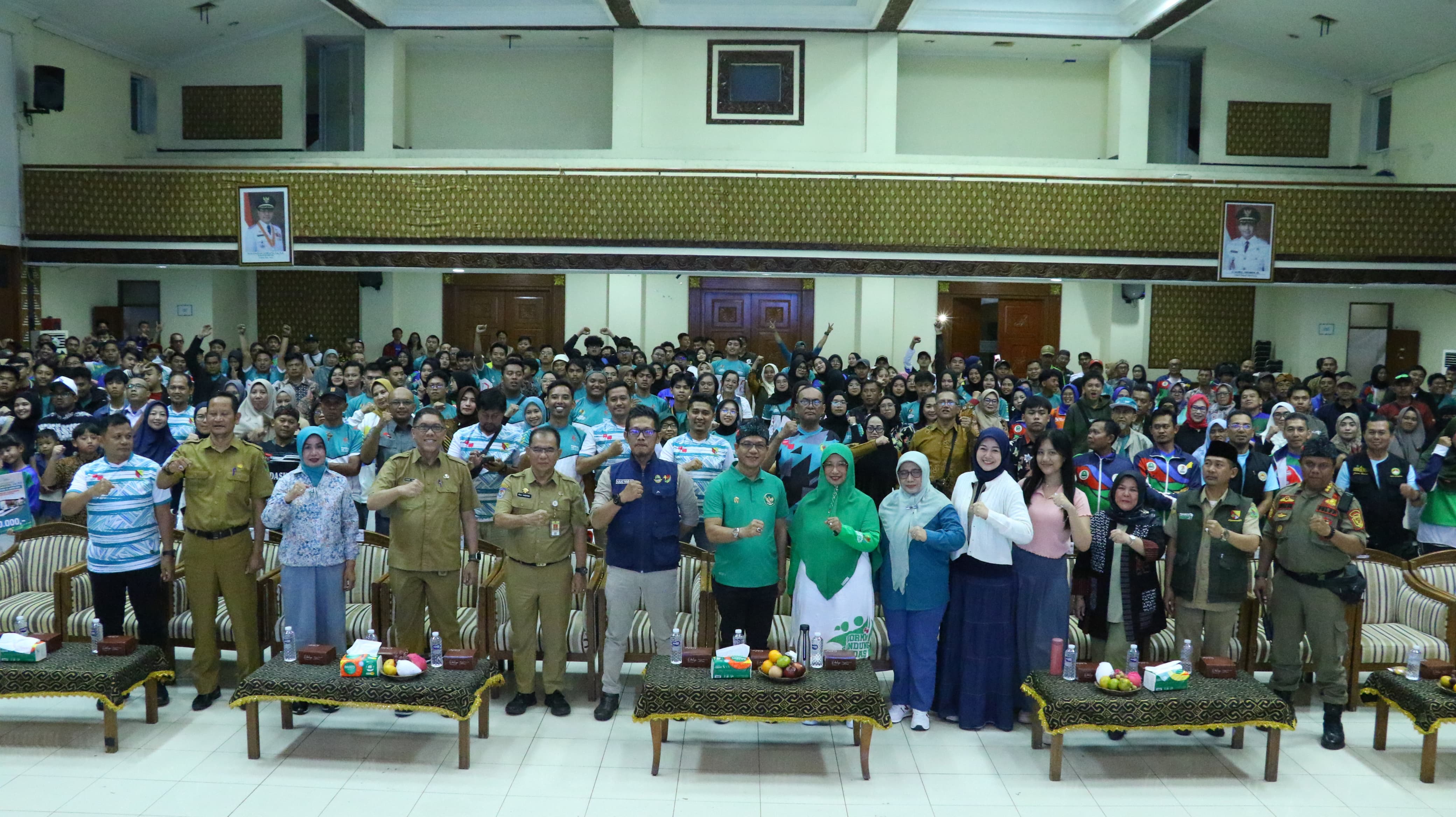 Bupati Bandung Dadang Supriatna bersama pegiat dan pelatih olahraga rekreasi masyarakat