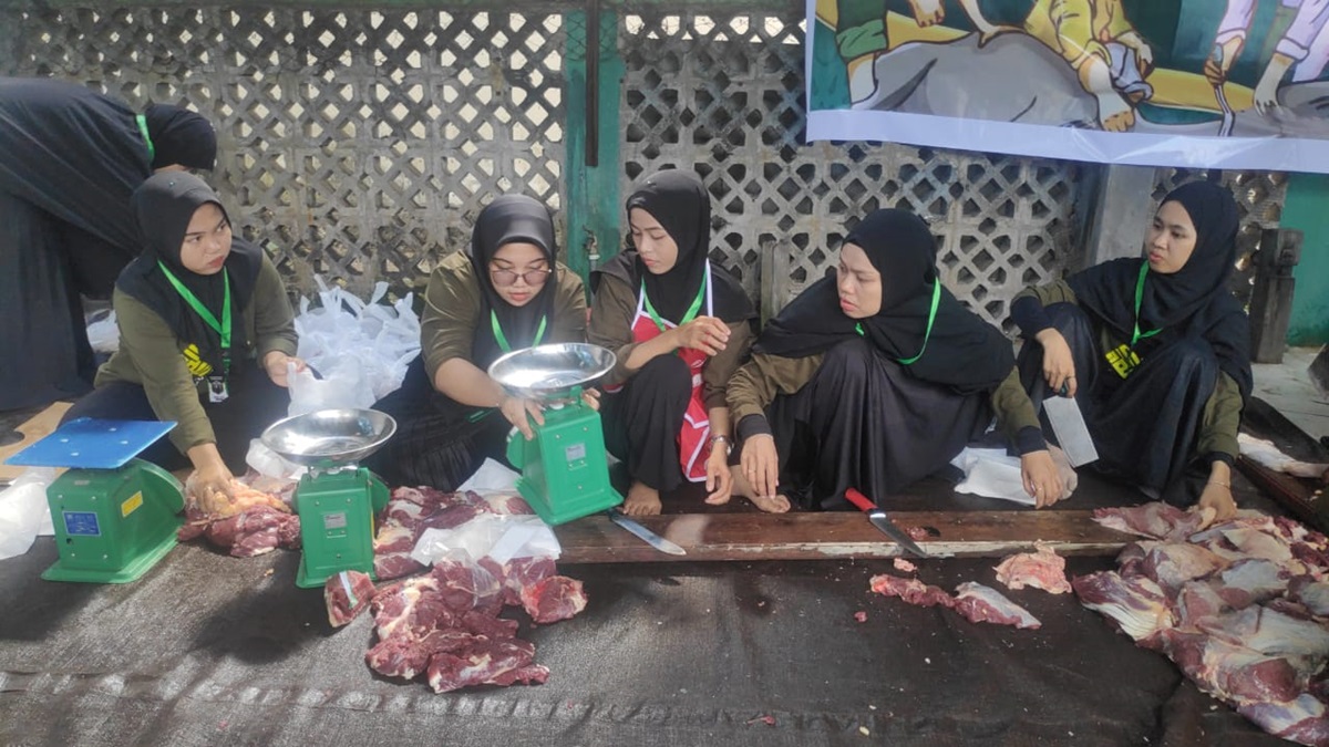 Pemotongan hewan kurban di  Masjid Al Markaz Al Islami