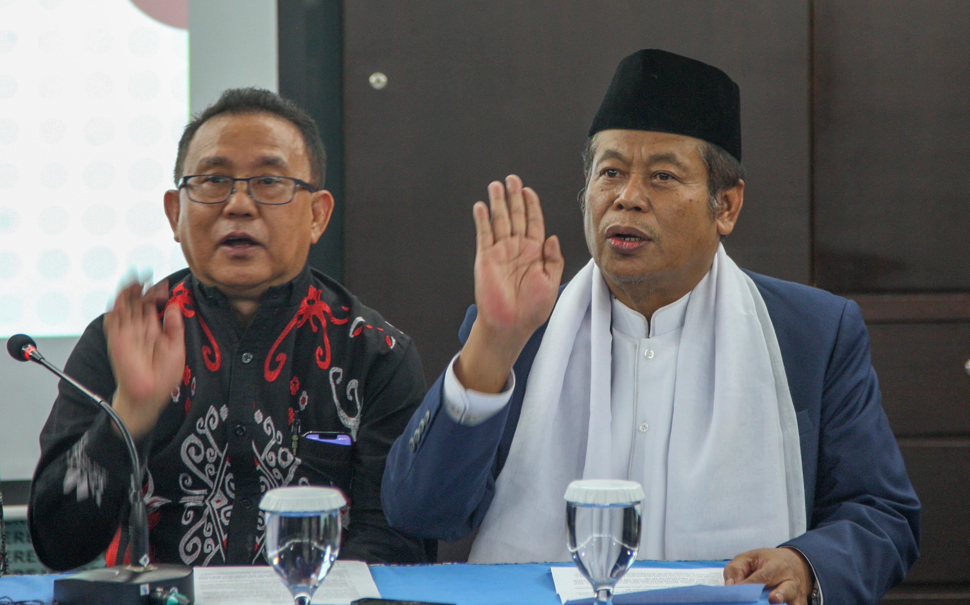 Ketum PGI Pdt Gomar Gultom (kiri). 