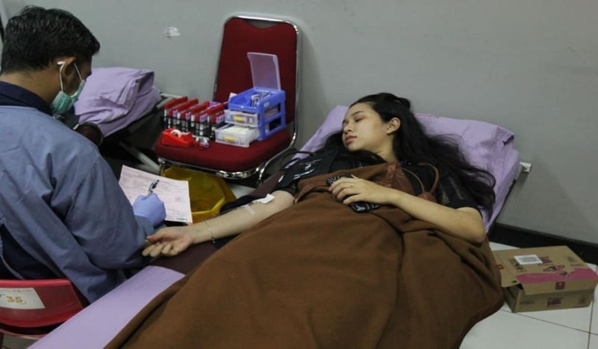 Kegiatan donor darah di Jakarta Fair