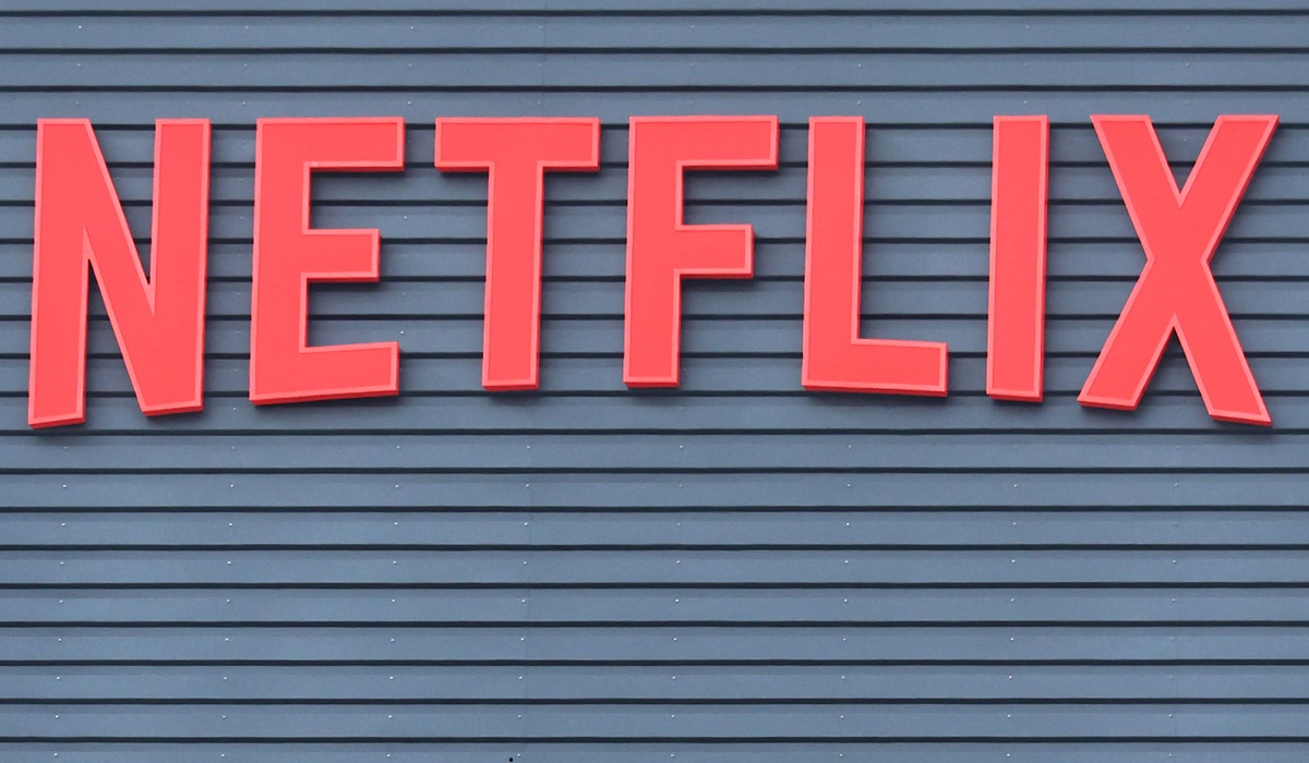 Logo Netflix terlihat di markas besar layanan streaming itu di Los Angeles, Amerika Serikat.
