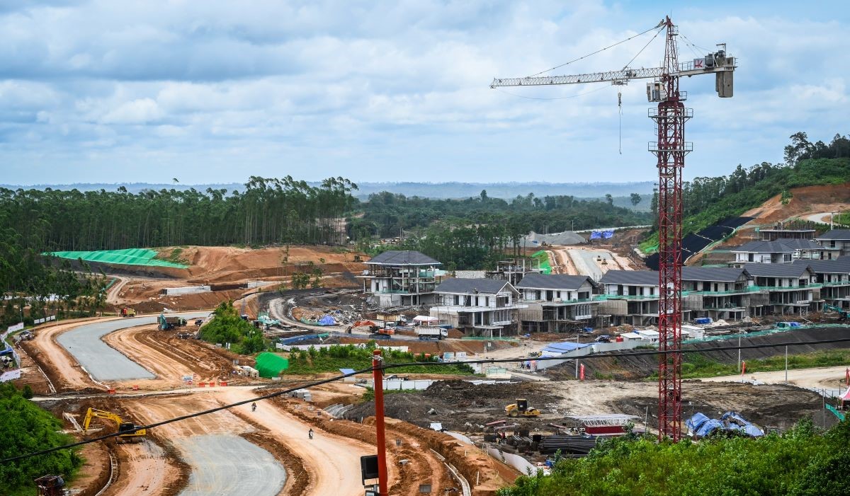 Suasana pembangunan di Kawasan Inti Pusat Pemerintahan (KIPP) Ibu Kota Nusantara (IKN), Kabupaten Penajam Paser Utara 