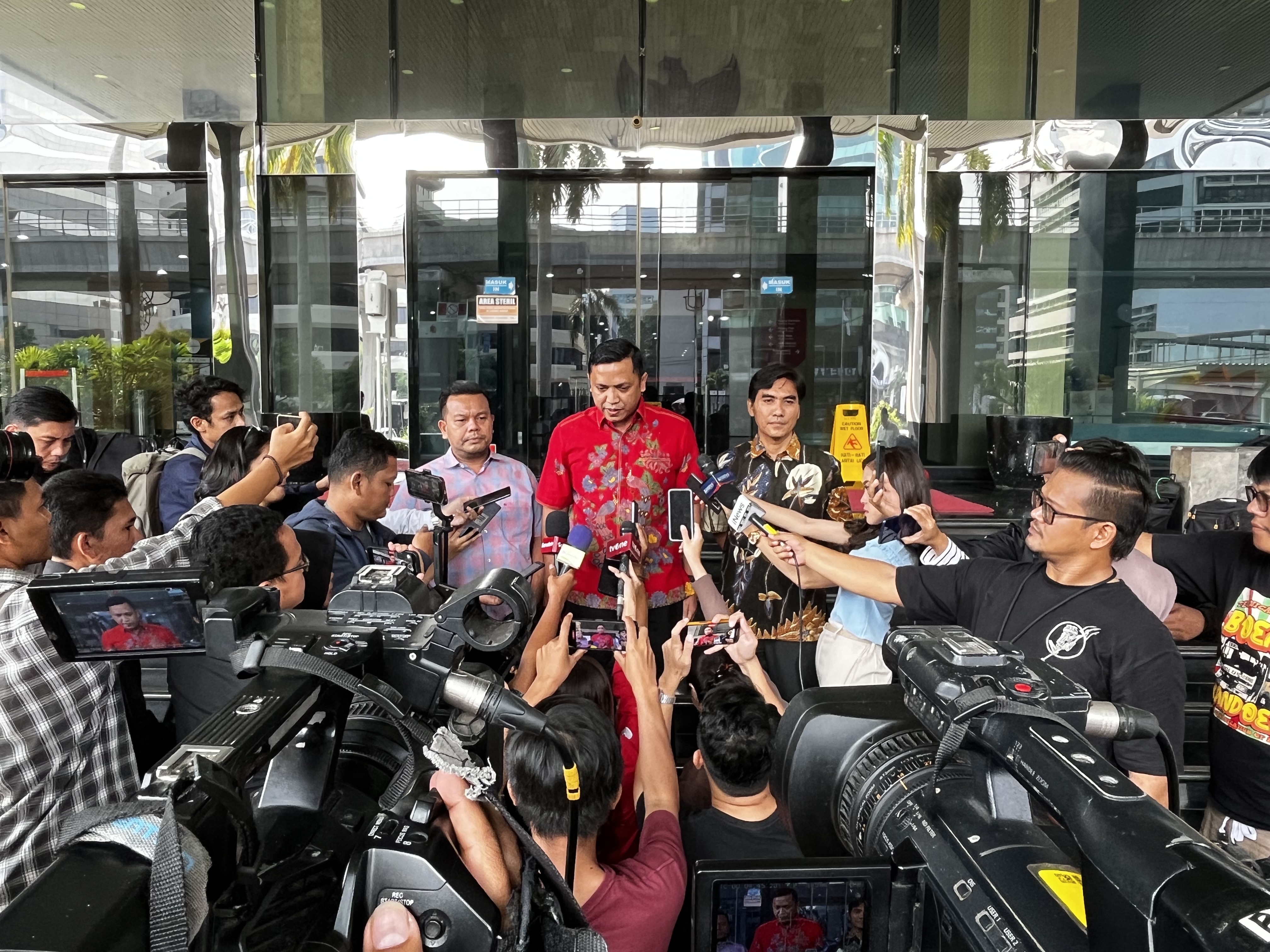 Pengacara Hasto Kristiyanto Ronny Talapessy