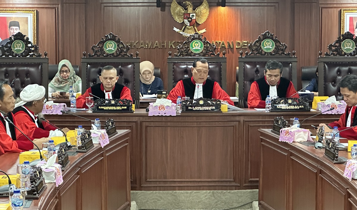 MKD DPR RI memberikan sanksi ringan terhadap terlapor yang juga Ketua MPR Bambang Seostayo (Bamsoet) terkait pernyataan Amandemen UUD 1945.