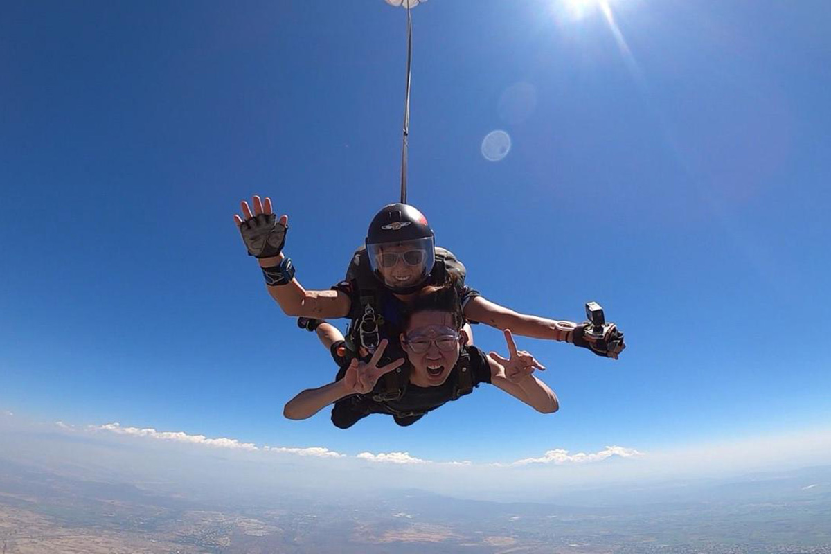 Yacob Immanuel skydiving di Meksiko.