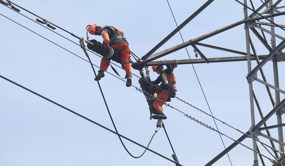 Pemeliharaan sutet yang dilakukan PLN