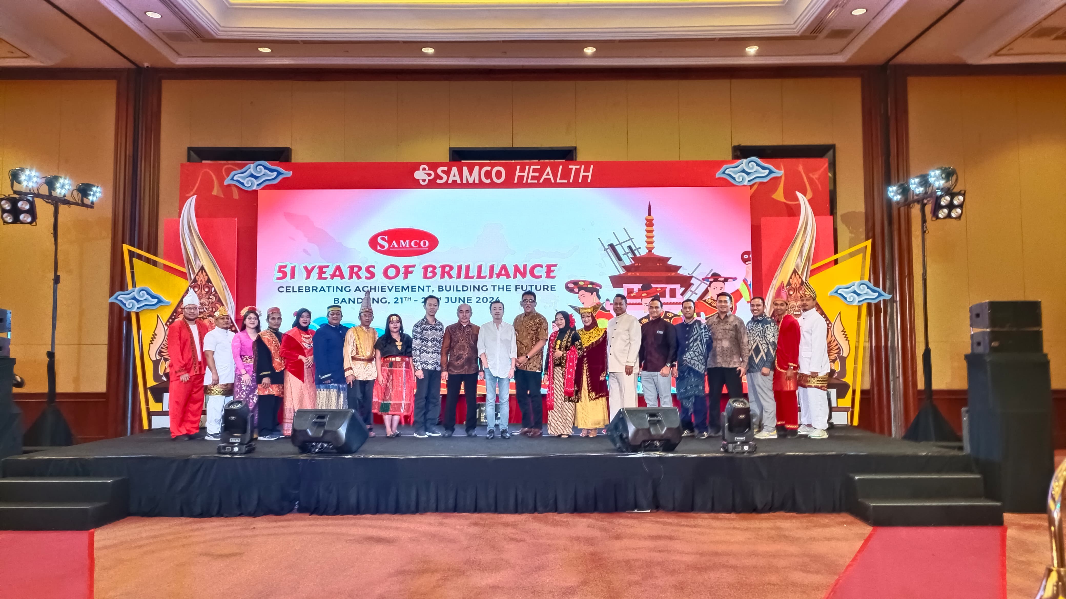 PT Samco Farma menggelar malam keakraban di Bandung bersama para distributor, apotek dan toko obat. 