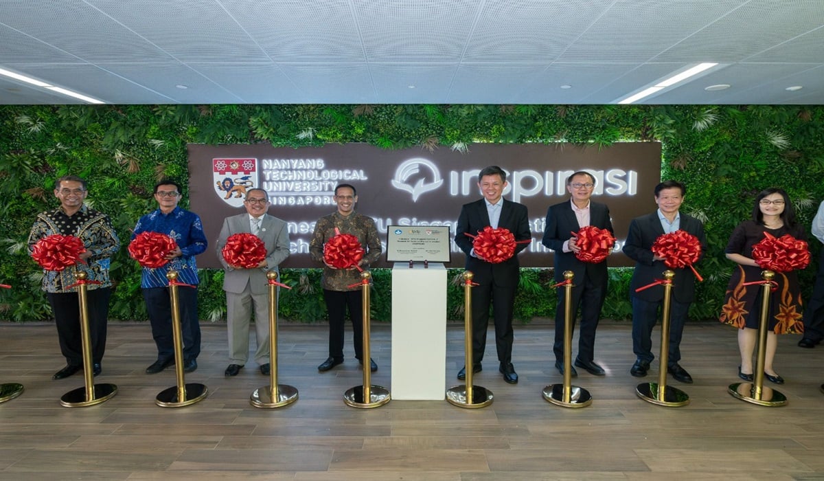 Peluncuran program beasiswa INSTEP di NTU, Kamis (6/6).