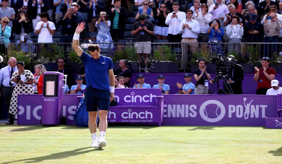 Petenis Inggris Andy Murray saat mengundurkan diri karena cedera di Queen's Club