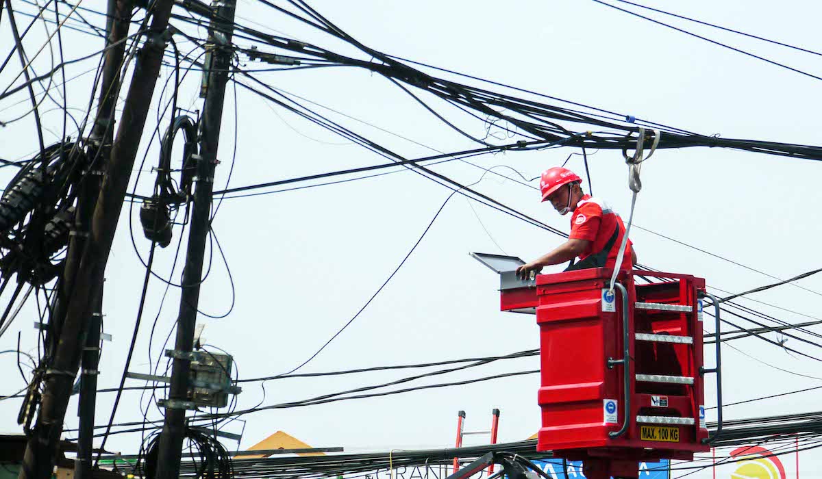 Kabel menjuntai hantui Depok