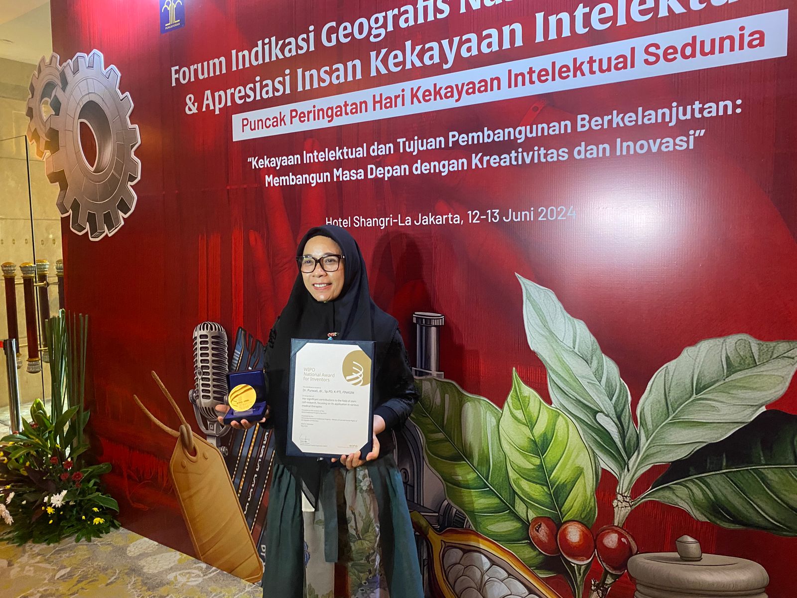 Dr. dr. Purwati, Sp.PD usai menerima WIPO National Award for Inventor di Jakarta, Rabu (12/6/2024). 