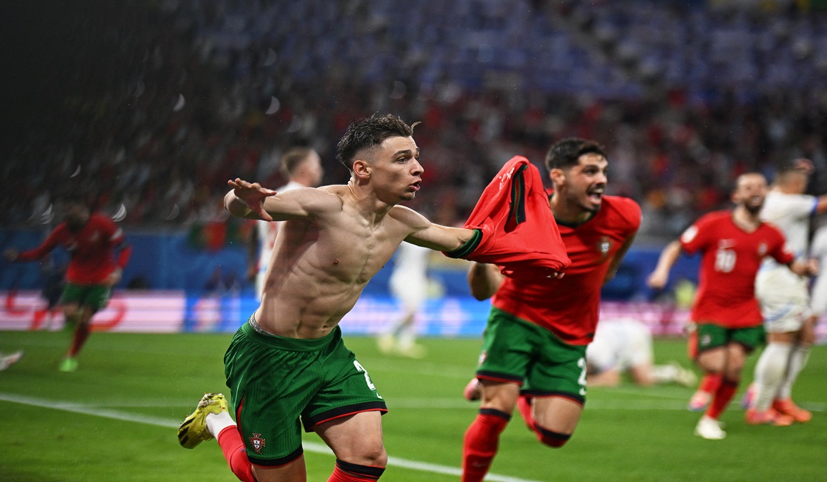 Penyerang timnas Portugal Francisco Conceicao melakukan selebrasi usai mencetak gol ke gawang Rep Ceko di laga Euro 2024.