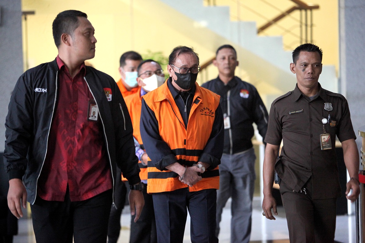 KPK selusuri aliran dana korupsi Max Ruland Boseke termasuk potensi mengalir ke PDIP.