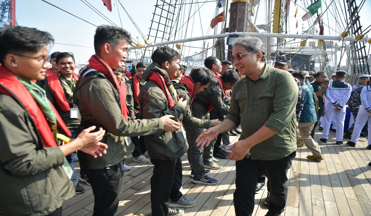 Direktur Jenderal Kebudayaan Hilmar Farid (kanan) kala melepas pelayaran batch 1 Muhibah Budaya Jalur Rempah (MBJR) 2024.