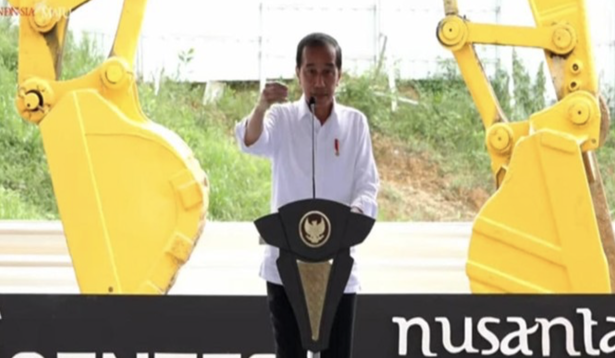 Presiden Joko Widodo melakukan groundbreaking pembangunan kampus pertama di IKN