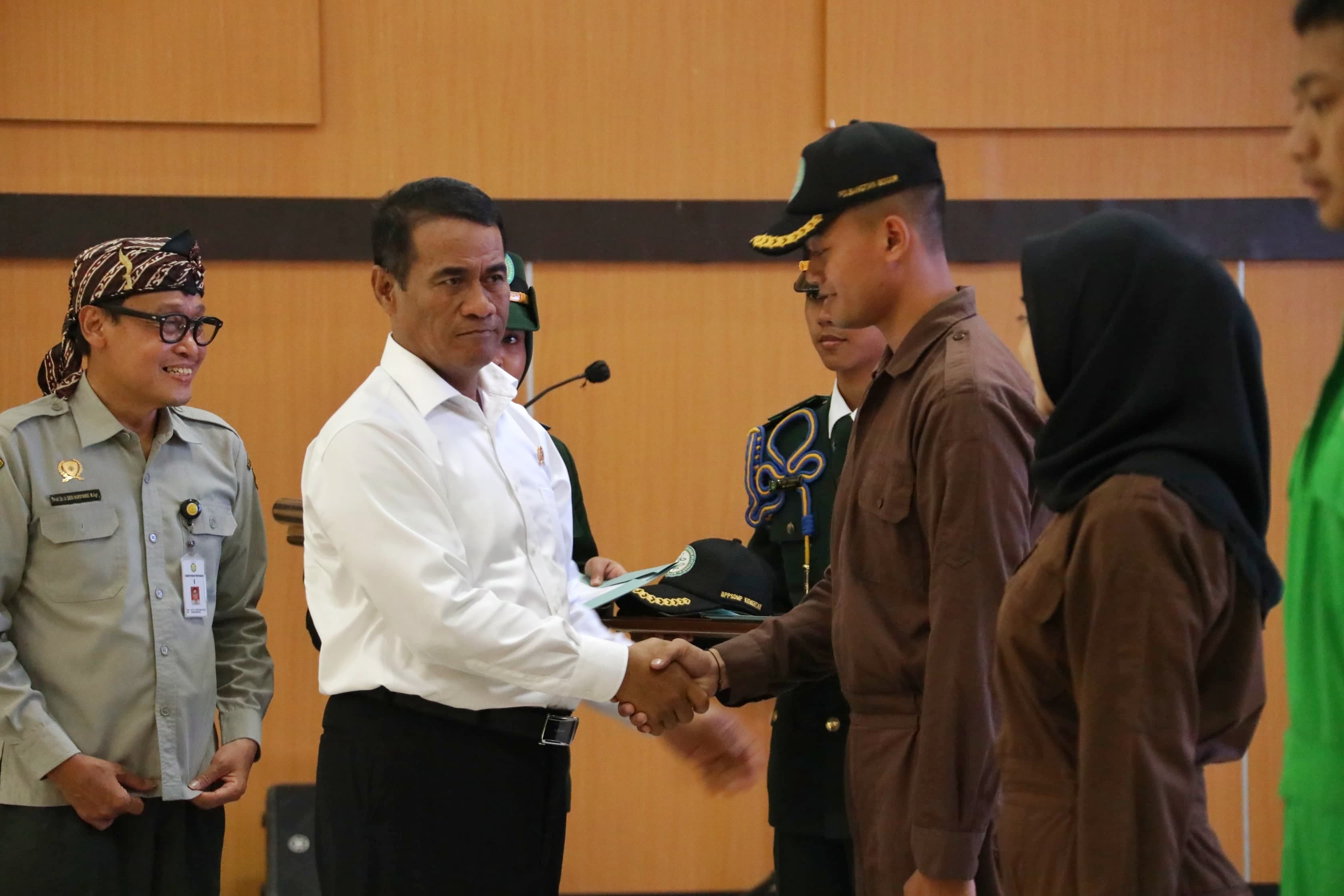 Mentan Andi Amran lepas ribuan mahaiswa Polbangtan