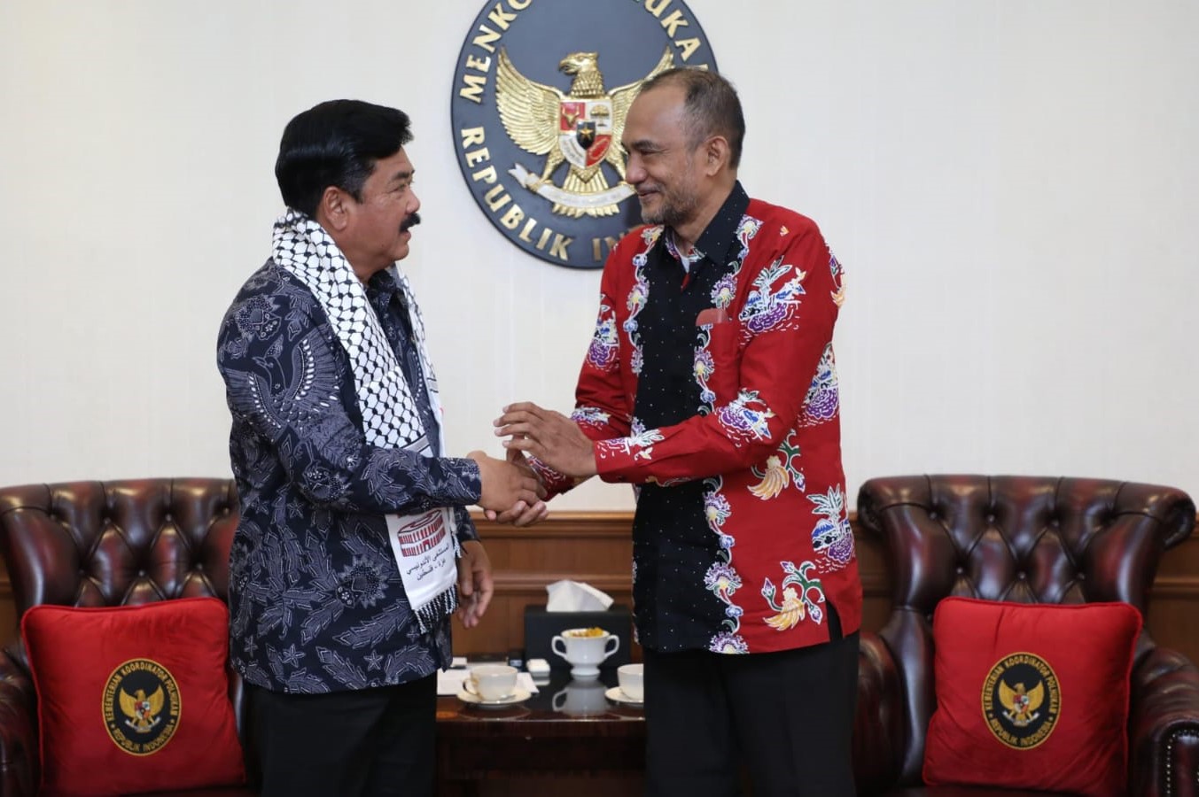 KetuaPresidium MER-C Sarbini Abdul Murad bertemu dengan Menkopolhukam Hadi Tjahjanto.